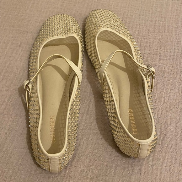 CUSHIONAIRE Maxie Studded Cream Mesh Mary Jane Flats. Size 9 Sold Out - Picture 5 of 10